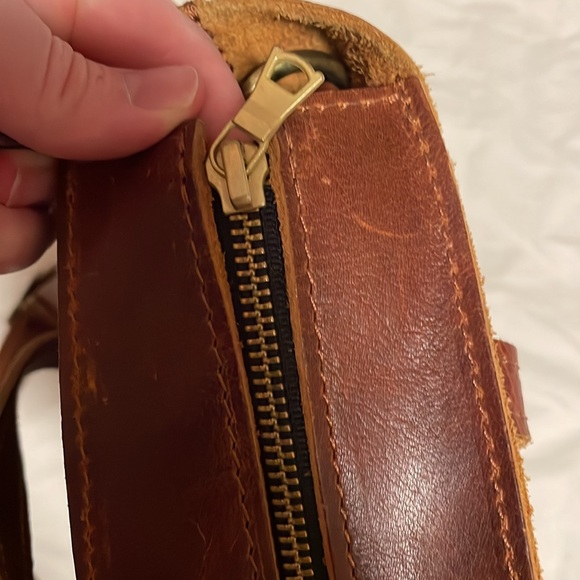 Portland leather crossbody tote - Picture 12 of 12